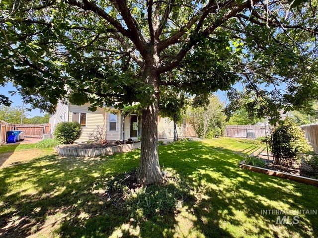 2237 W Lake Pointe Ct, Nampa, ID 83651