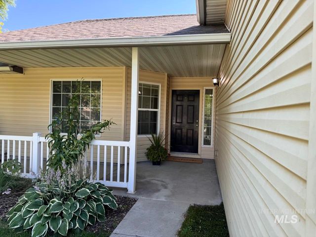 2237 W Lake Pointe Ct, Nampa, ID 83651