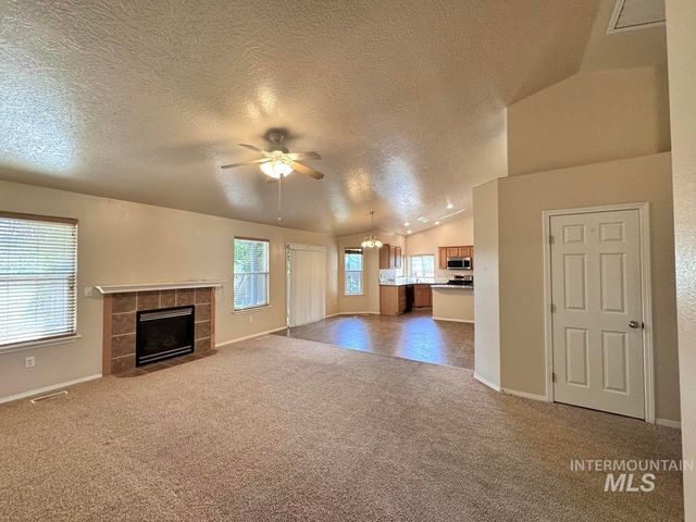 2237 W Lake Pointe Ct, Nampa, ID 83651