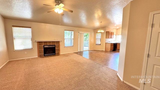 2237 W Lake Pointe Ct, Nampa, ID 83651