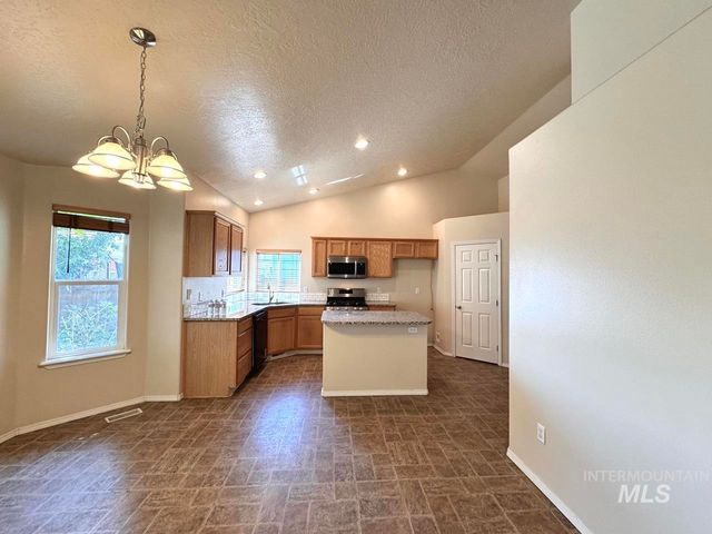 2237 W Lake Pointe Ct, Nampa, ID 83651