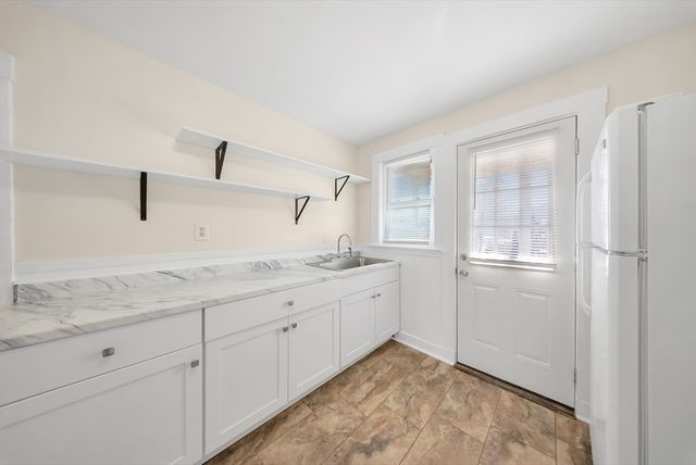 25 Fifth Ave 3, Quincy, MA 02169