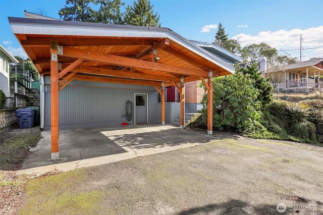 9220 10th Avenue SW, Seattle, WA 98106