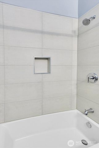 9220 10th Avenue SW, Seattle, WA 98106