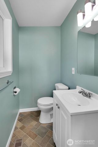 9220 10th Avenue SW, Seattle, WA 98106