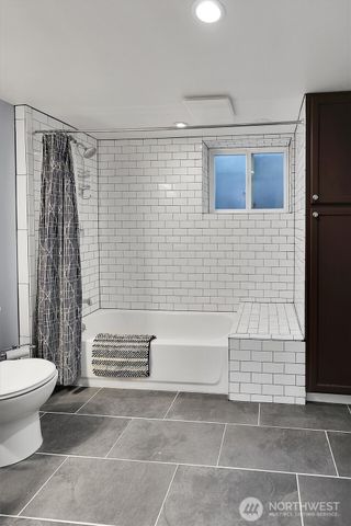 9220 10th Avenue SW, Seattle, WA 98106