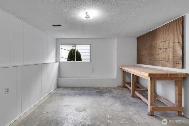 9220 10th Avenue SW, Seattle, WA 98106