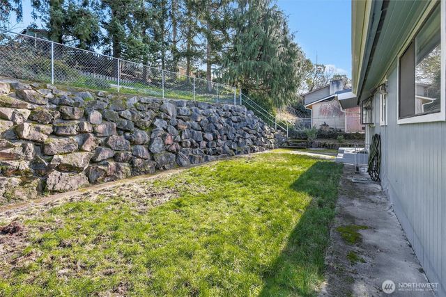 9220 10th Avenue SW, Seattle, WA 98106