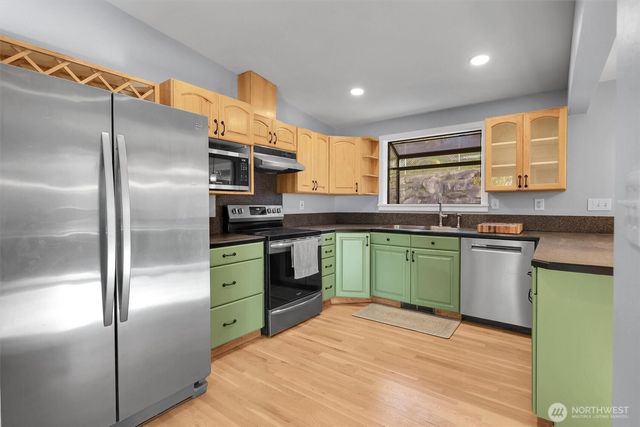 9220 10th Avenue SW, Seattle, WA 98106