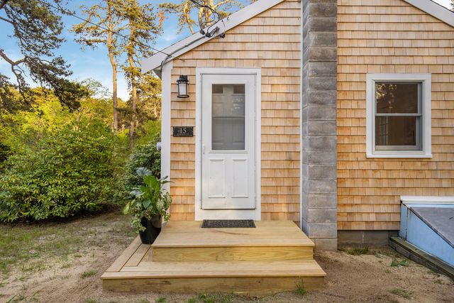 15 Barker Street, Wellfleet, MA 02667