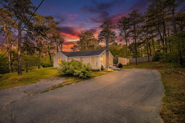 15 Barker Street, Wellfleet, MA 02667