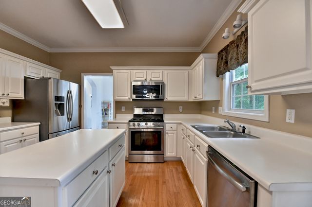 2172 Woodbriar Drive, Buford, GA 30518