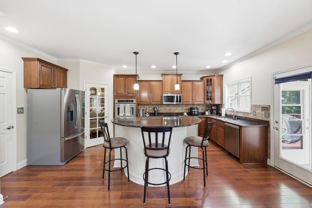 121 GLENEAGLES Way, Versailles, KY 40383