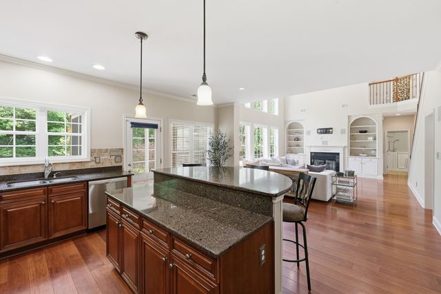 121 GLENEAGLES Way, Versailles, KY 40383