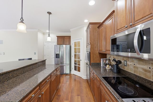 121 GLENEAGLES Way, Versailles, KY 40383