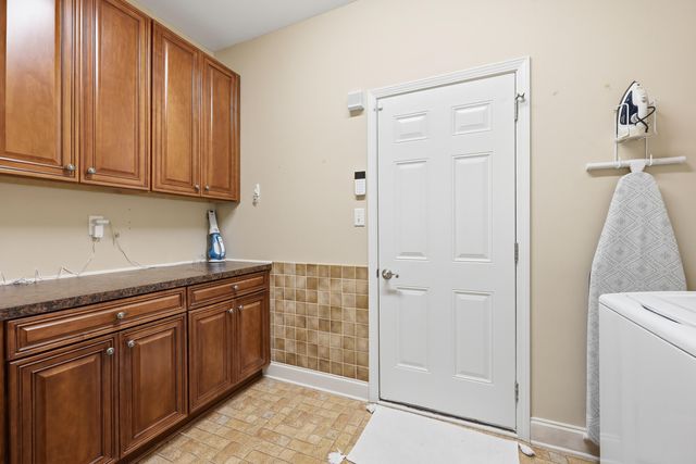 121 GLENEAGLES Way, Versailles, KY 40383
