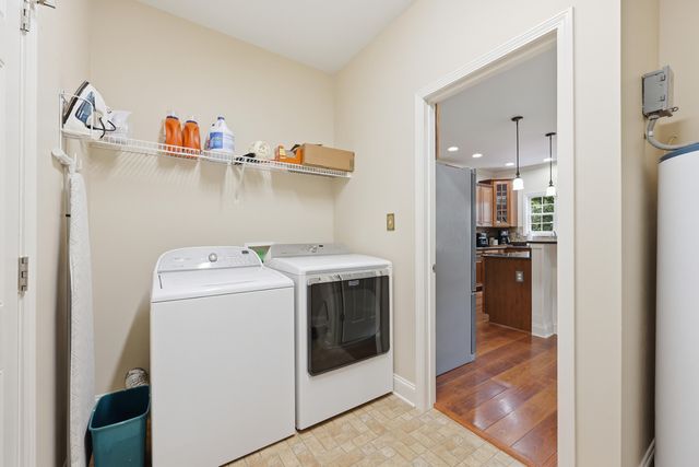 121 GLENEAGLES Way, Versailles, KY 40383