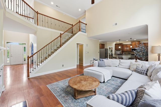 121 GLENEAGLES Way, Versailles, KY 40383