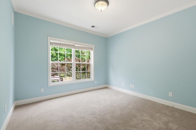 121 GLENEAGLES Way, Versailles, KY 40383