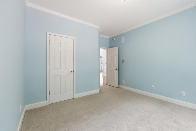 121 GLENEAGLES Way, Versailles, KY 40383