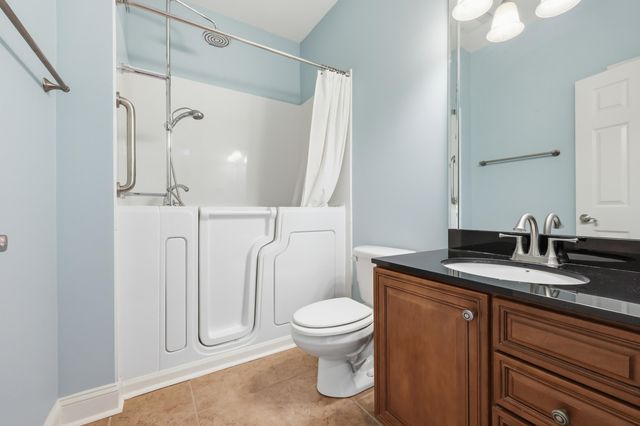 121 GLENEAGLES Way, Versailles, KY 40383