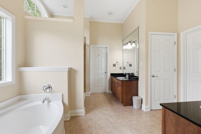 121 GLENEAGLES Way, Versailles, KY 40383