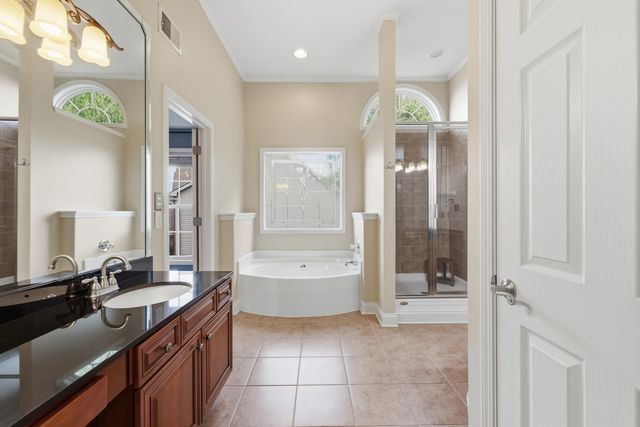 121 GLENEAGLES Way, Versailles, KY 40383
