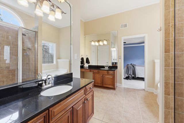 121 GLENEAGLES Way, Versailles, KY 40383