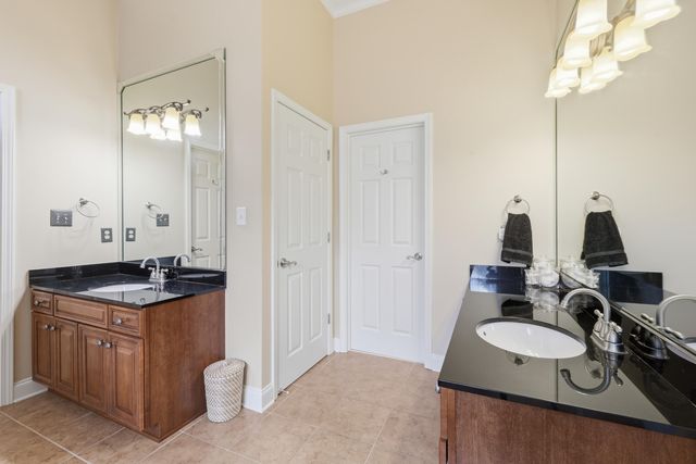121 GLENEAGLES Way, Versailles, KY 40383