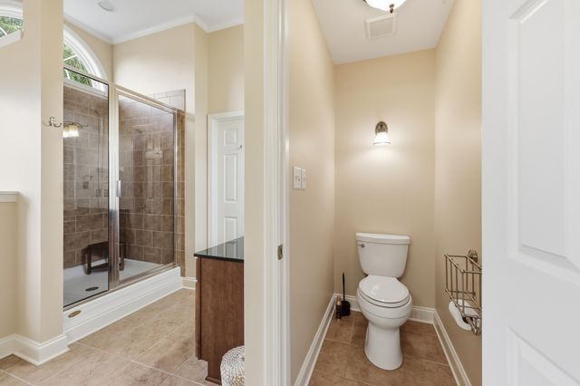 121 GLENEAGLES Way, Versailles, KY 40383