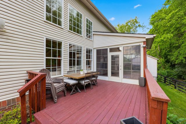 121 GLENEAGLES Way, Versailles, KY 40383