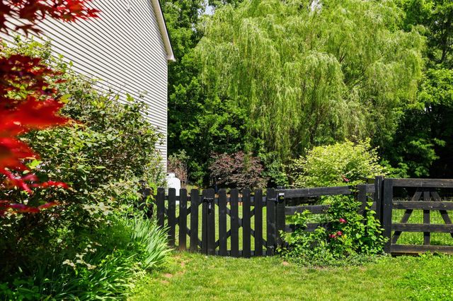 121 GLENEAGLES Way, Versailles, KY 40383