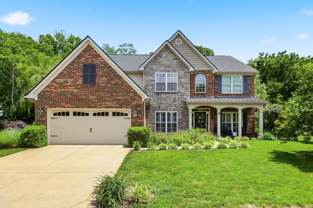 121 GLENEAGLES Way, Versailles, KY 40383