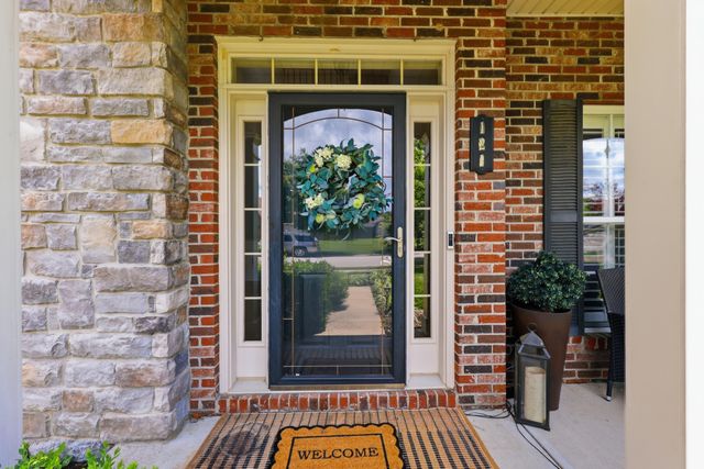 121 GLENEAGLES Way, Versailles, KY 40383