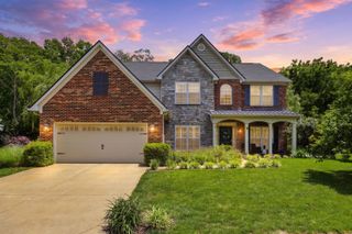121 GLENEAGLES Way, Versailles, KY 40383