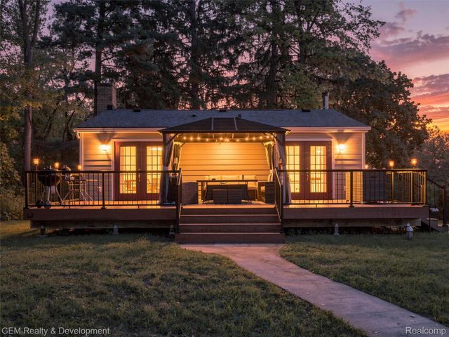 1301 Porter Road, White Lake Charter Township, MI 48383