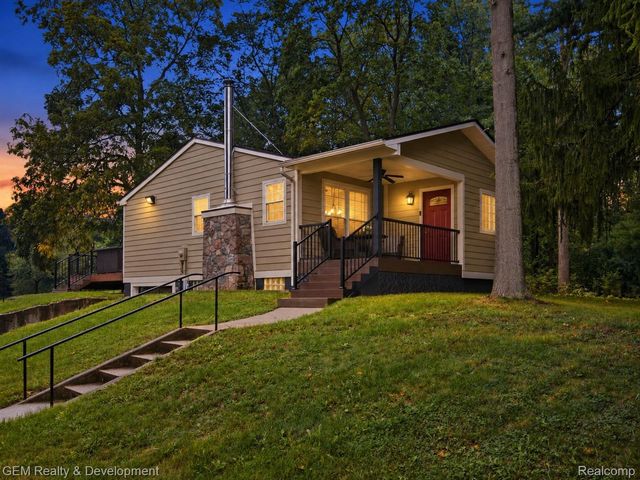 1301 Porter Road, White Lake Charter Township, MI 48383