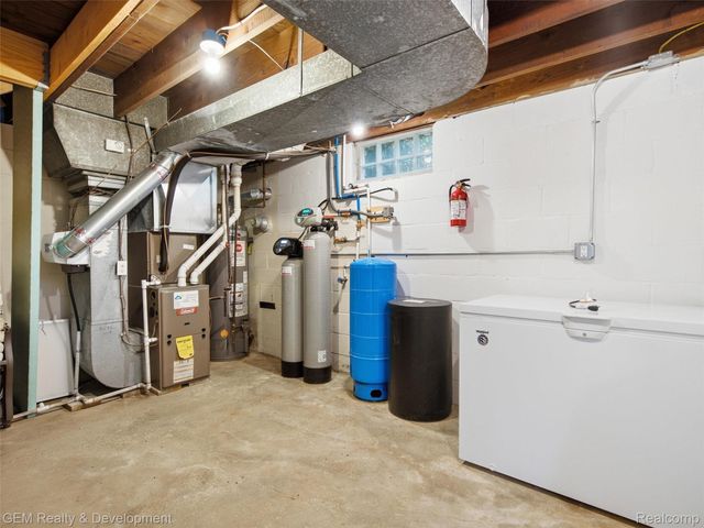 1301 Porter Road, White Lake Charter Township, MI 48383