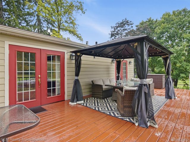 1301 Porter Road, White Lake Charter Township, MI 48383