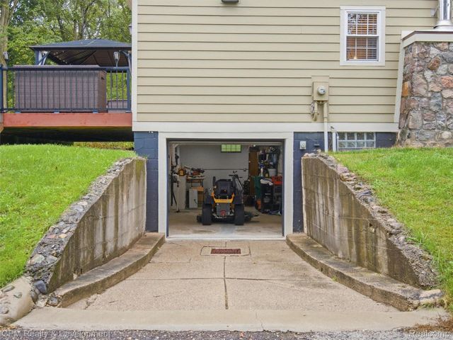 1301 Porter Road, White Lake Charter Township, MI 48383