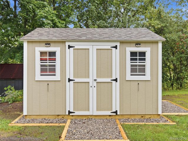 1301 Porter Road, White Lake Charter Township, MI 48383