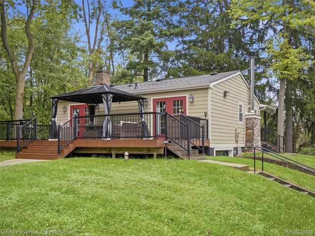 1301 Porter Road, White Lake Charter Township, MI 48383