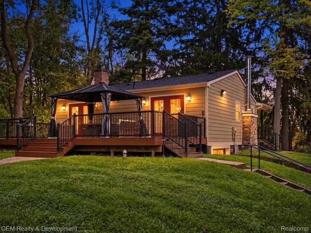 1301 Porter Road, White Lake Charter Township, MI 48383