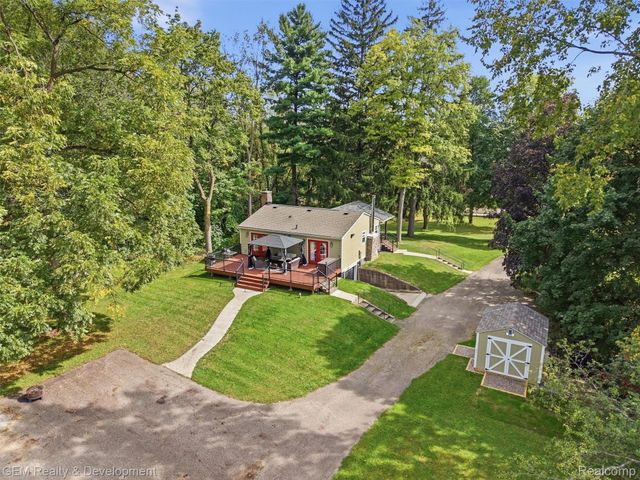 1301 Porter Road, White Lake Charter Township, MI 48383