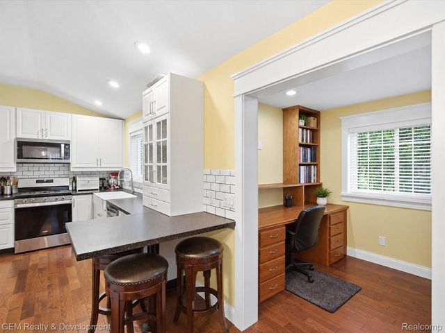 1301 Porter Road, White Lake Charter Township, MI 48383