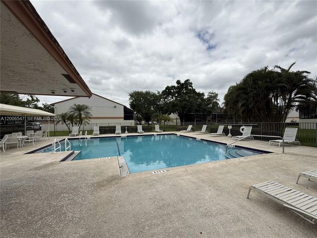 4220 SW 71st Way, Davie, FL 33314