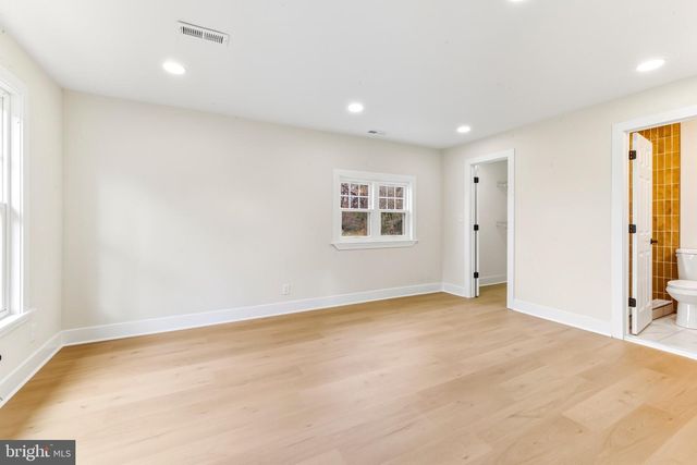 550 CHEWS LANDING RD, Sicklerville, NJ 08081