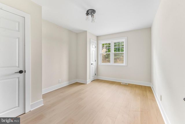 550 CHEWS LANDING RD, Sicklerville, NJ 08081