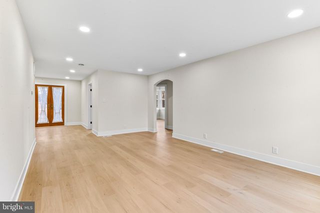 550 CHEWS LANDING RD, Sicklerville, NJ 08081