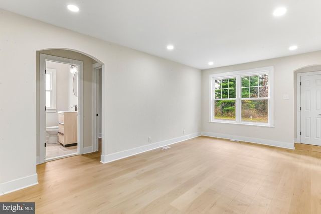 550 CHEWS LANDING RD, Sicklerville, NJ 08081